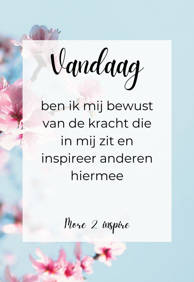 Inspirerende quote, dagelijkse affirmaties over bewustzijn van innerlijke kracht en anderen inspireren, op een achtergrond met roze bloemen en een lichtblauwe lucht.
