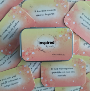 Een collectie van More2Inspire. Het betreft affirmatiekaarten ter ondersteuning, persoonlijke groei en voor zelfreflectie. De kaarten bevatten verschillende affirmaties, geschikt voor dagelijkse inspiratie.